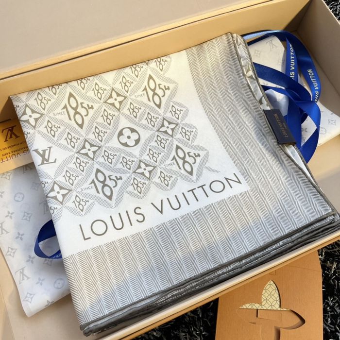 Louis Vuitton Scarf LVS00104